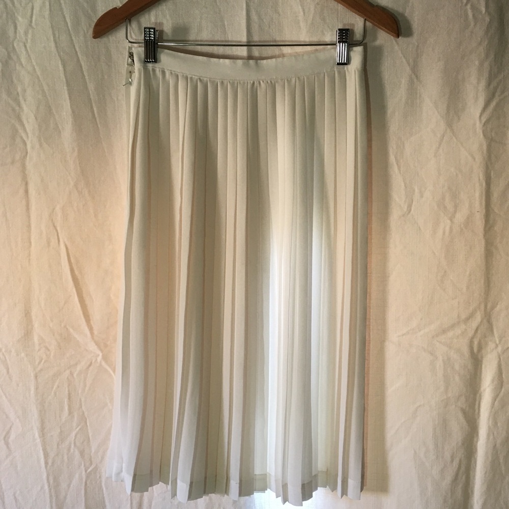 Pleated skirt
